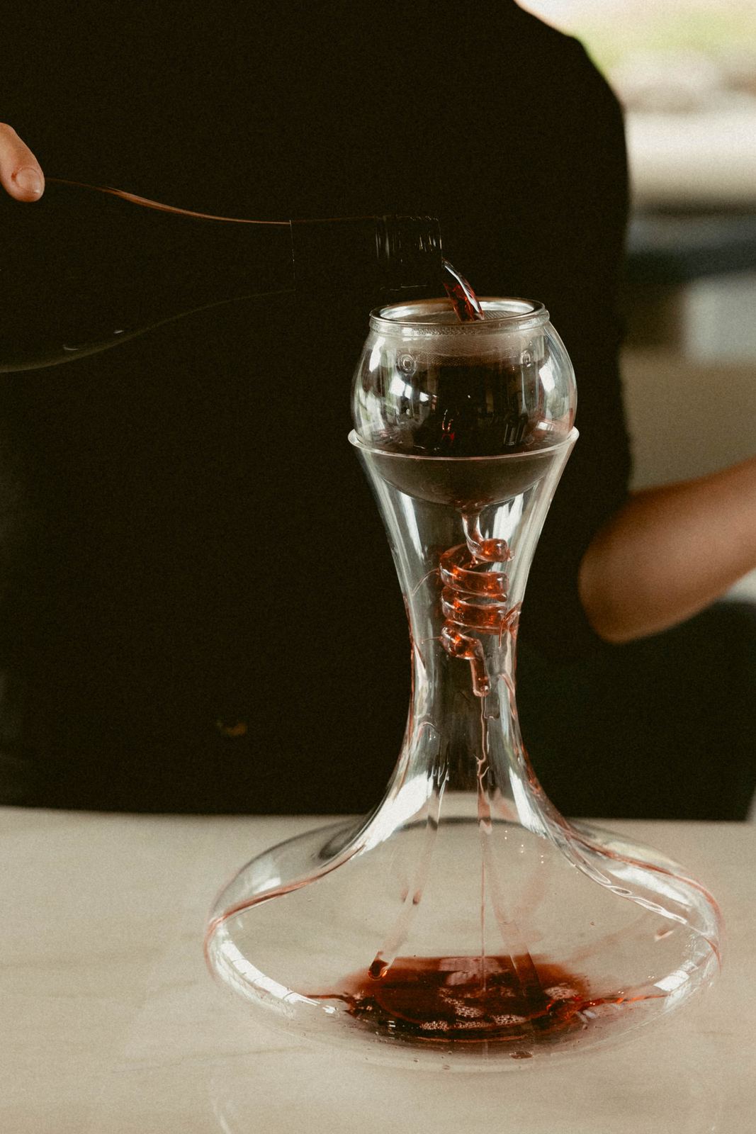 Decanting red wine